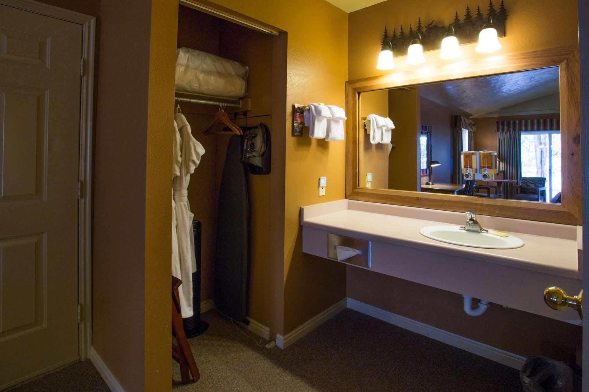 Headwaters & At Flagg Ranch Lodge *