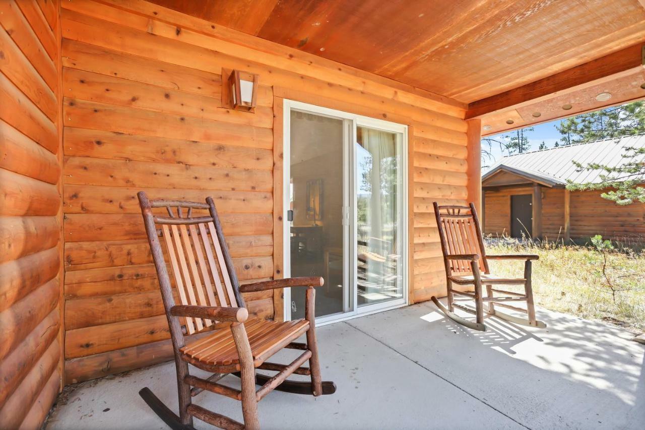 Lodge Headwaters & At Flagg Ranch